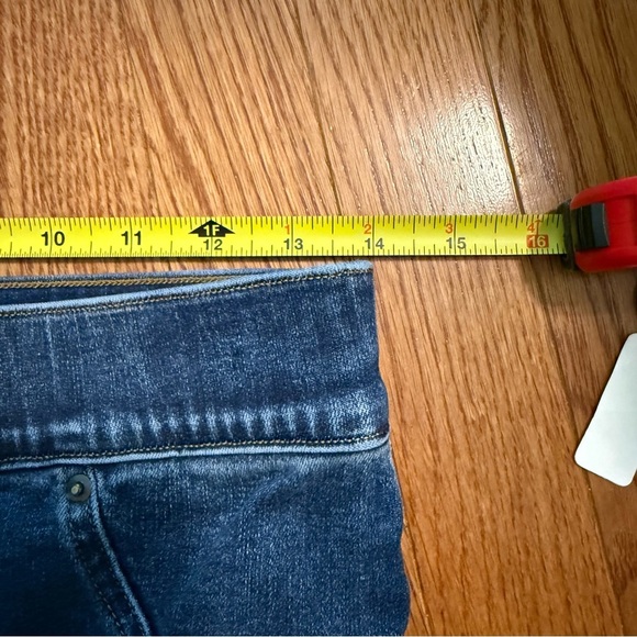 Spanx Size Medium (29x26) Cropped Flare Denim Jeans Pull On Raw Hem 20231R - Picture 6 of 11